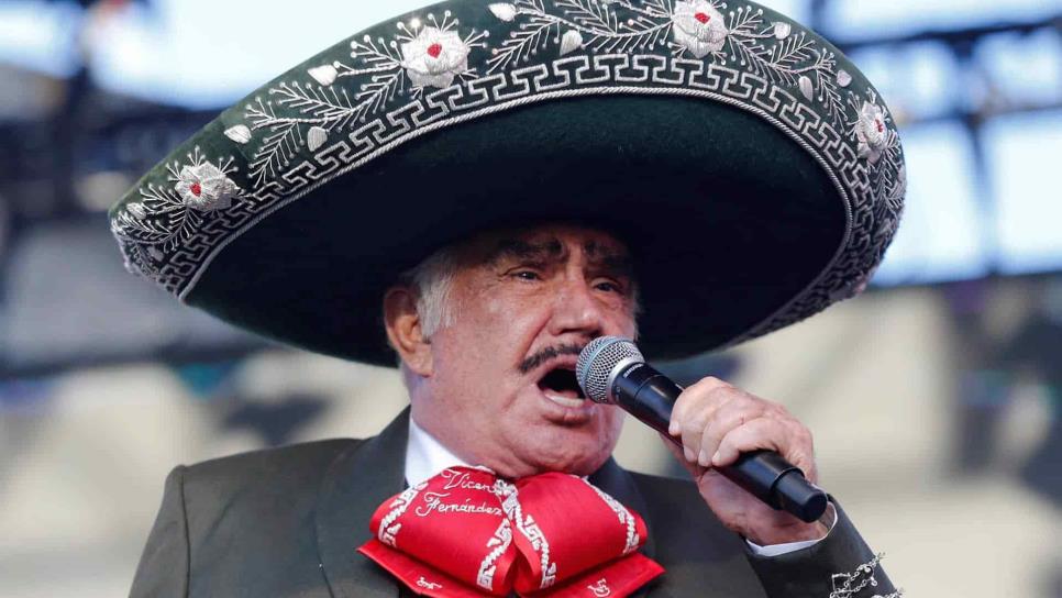 Vicente Fernández sale de terapia intensiva tras accidente