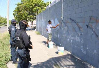 Policías Municipales aseguran a grafiteros; Juez Cívico les ordena reparar el daño