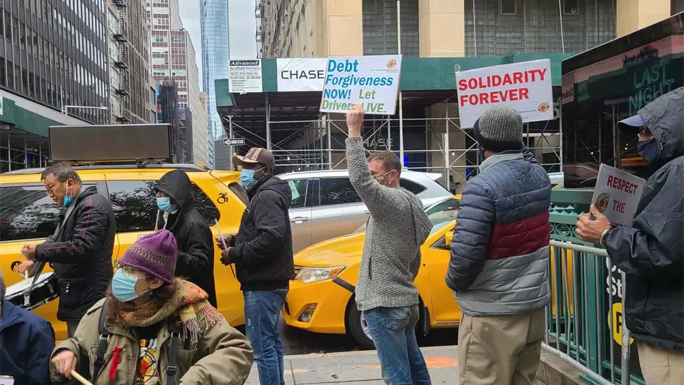 Ahogados por las deudas, taxistas de Nueva York entran en huelga de hambre