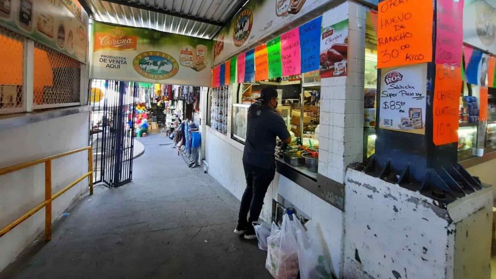 Por pandemia y cierre de vialidades, caen ventas en el mercado de la Juárez, en Mazatlán