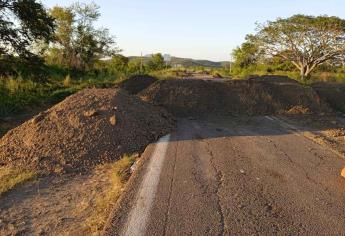 SCT bloquea el paso a habitantes de El Quelite; les dificulta su ruta de comercialización