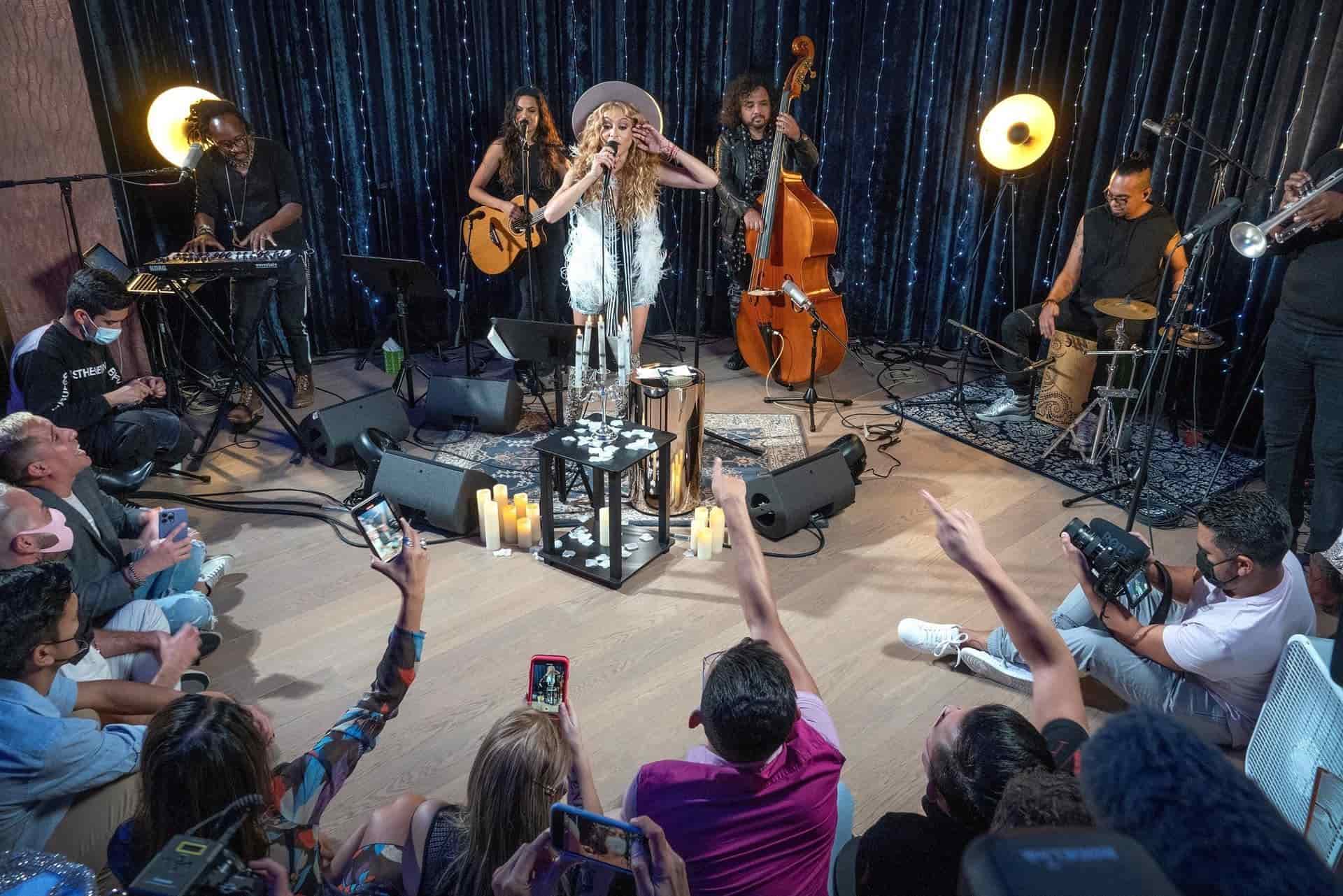 Paulina Rubio confía en otros 50 años de vida para liberarse de ataduras