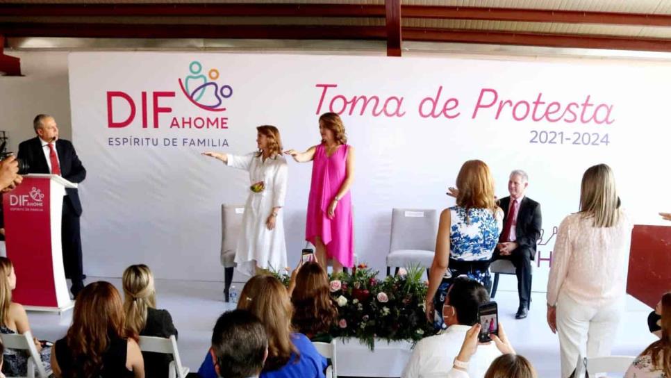 Rinden protesta Mónica Torres y Fernanda García en el DIF Ahome