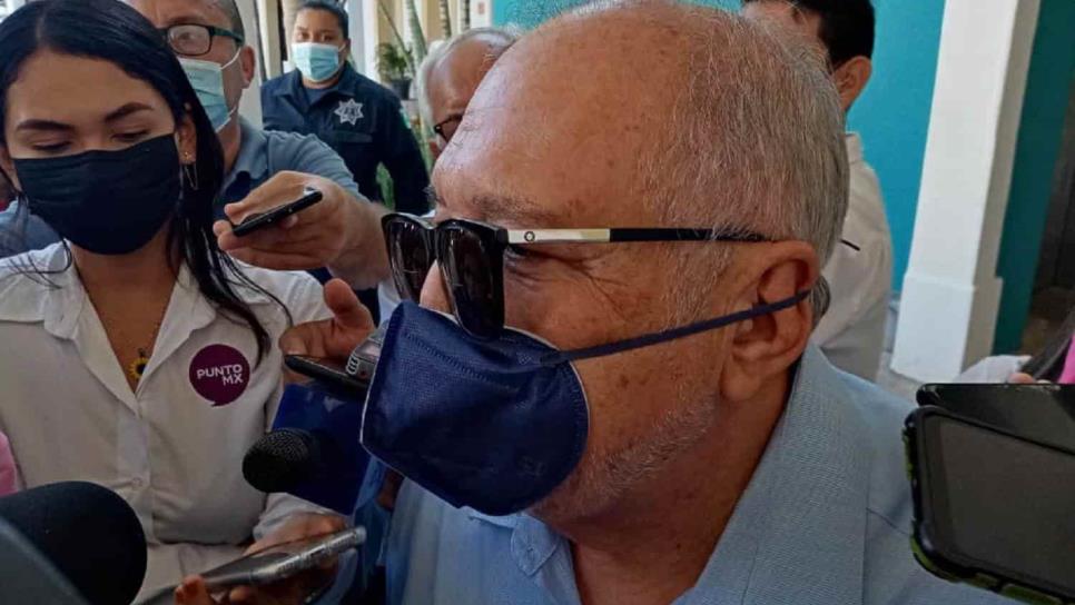 Alcalde de Mazatlán se enferma del estómago a causa del agua turbia