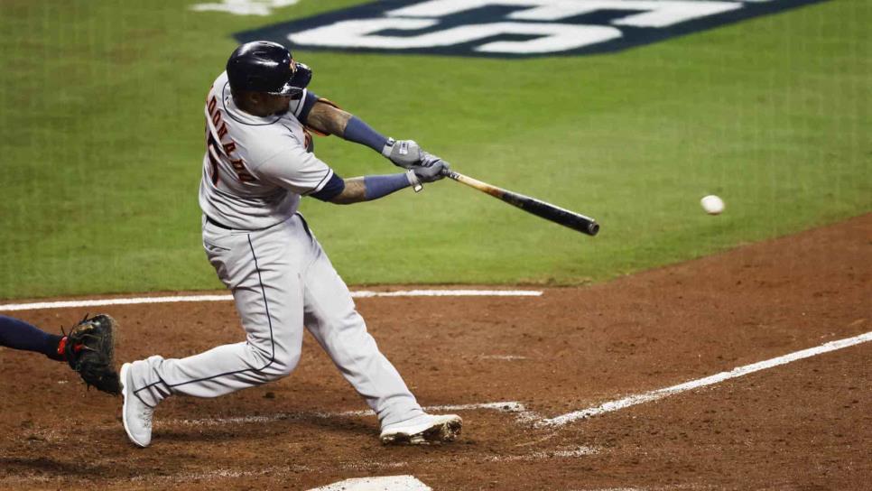 Maldonado, Correa y Gurriel mantienen a los Astros en la lucha por el título