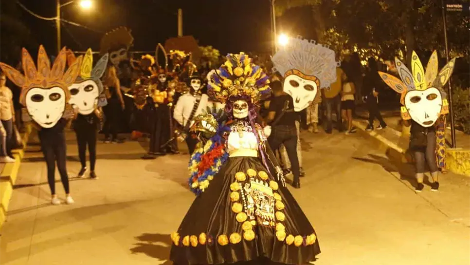 Anoche en la comunidad de La Noria se llevó a cabo la celebración del Día de Muertos. FOTO: Ayuntamiento de Mazatlán.