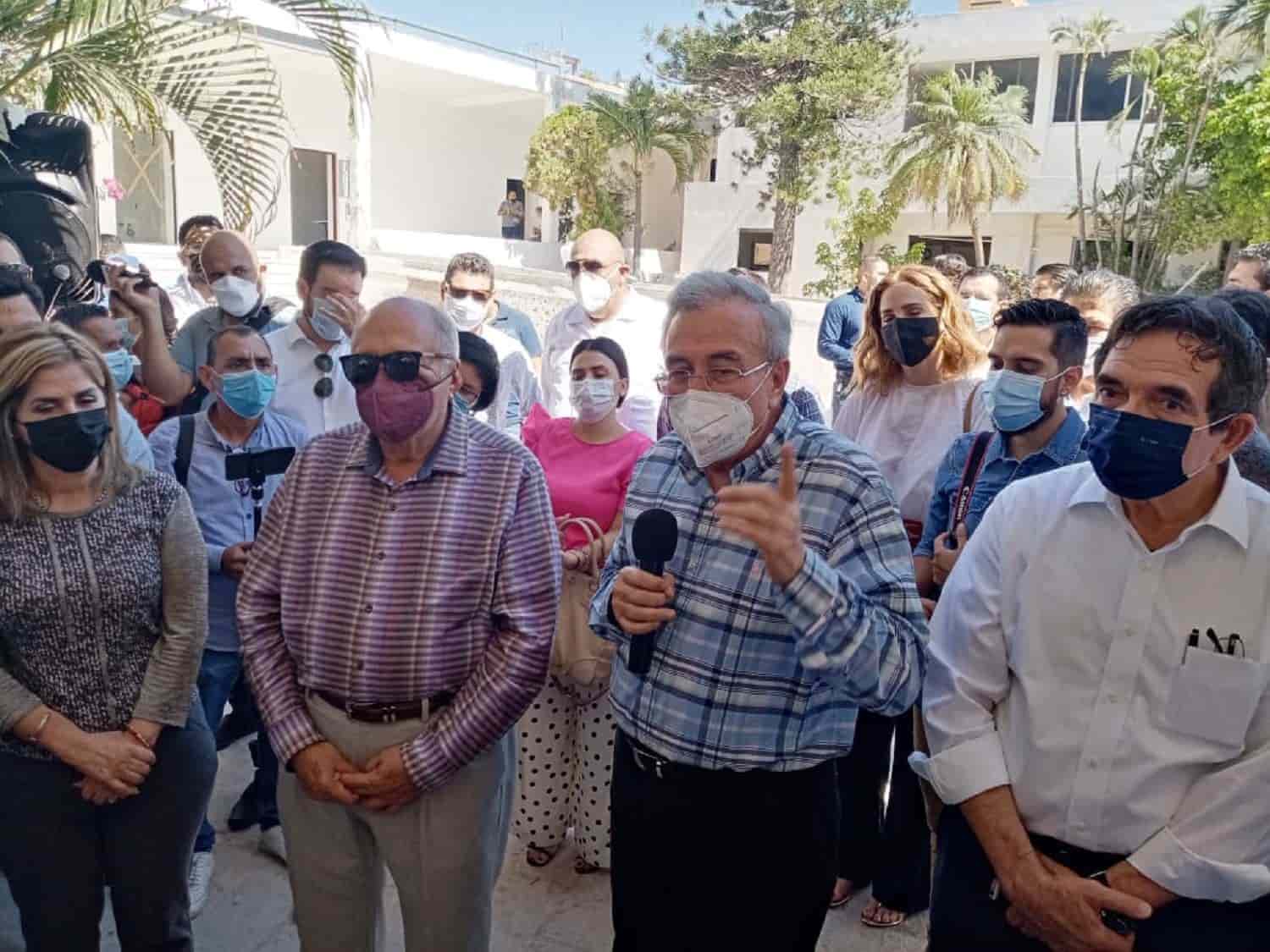 Supervisa Rocha Moya remodelación de oficinas estatales en Mazatlán