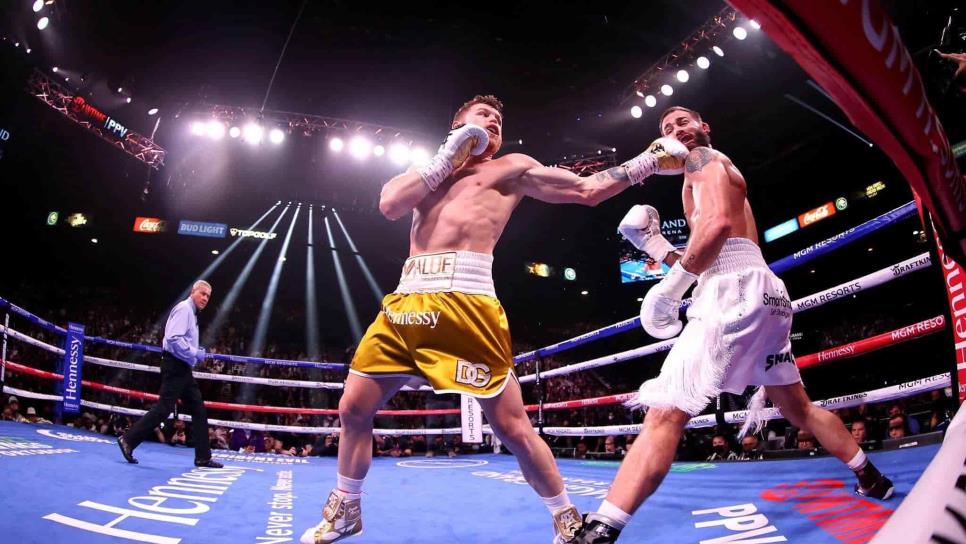 «Canelo» Álvarez noquea a Caleb Plant y hace historia