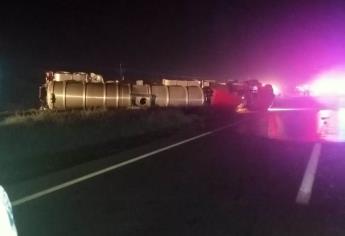 Choque de pipa y una camioneta deja un muerto en Los Mochis