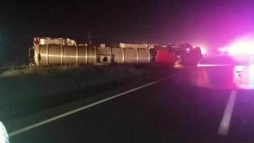 Choque de pipa y una camioneta deja un muerto en Los Mochis