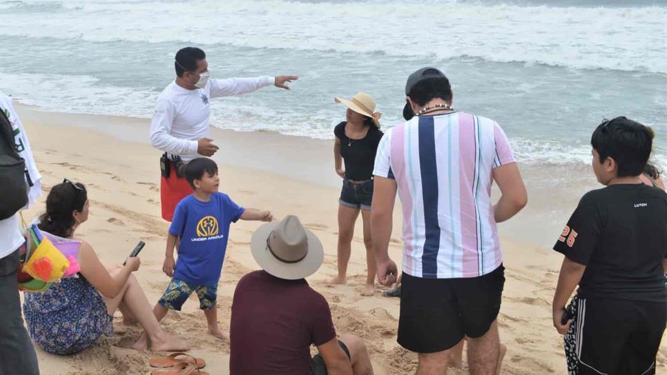 Alertan por olas de hasta 2.5 metros y corrientes de retorno en playas de Mazatlán