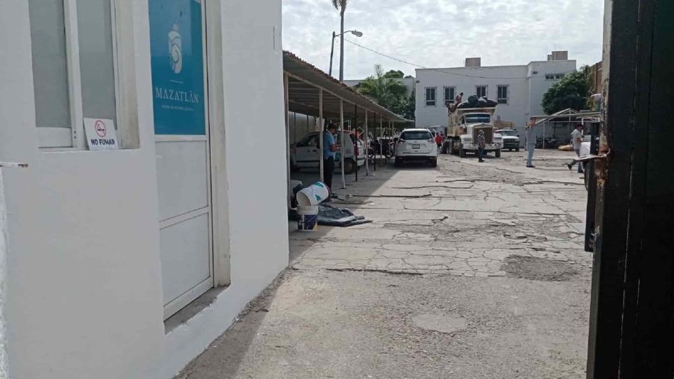 Desmantelan estacionamiento del Ayuntamiento de Mazatlán