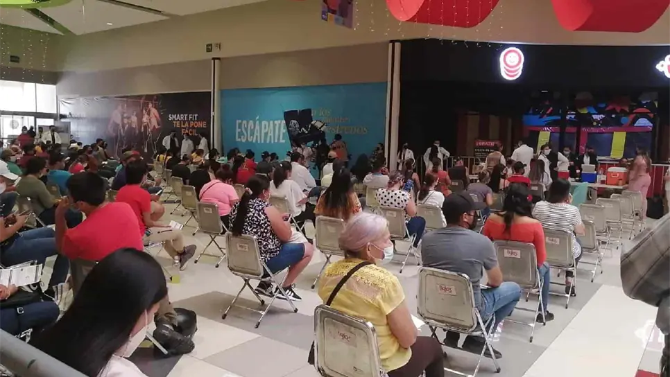Gran afluencia en el módulo de vacunación contra el Covid para rezagados