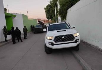 Aseguran camioneta blindada y con lanza «ponchallantas» en Culiacán