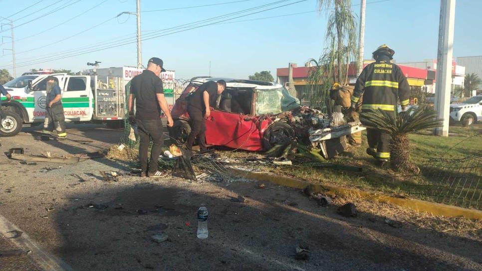 Músico queda prensado en su Mini Cooper tras choque en La Costerita