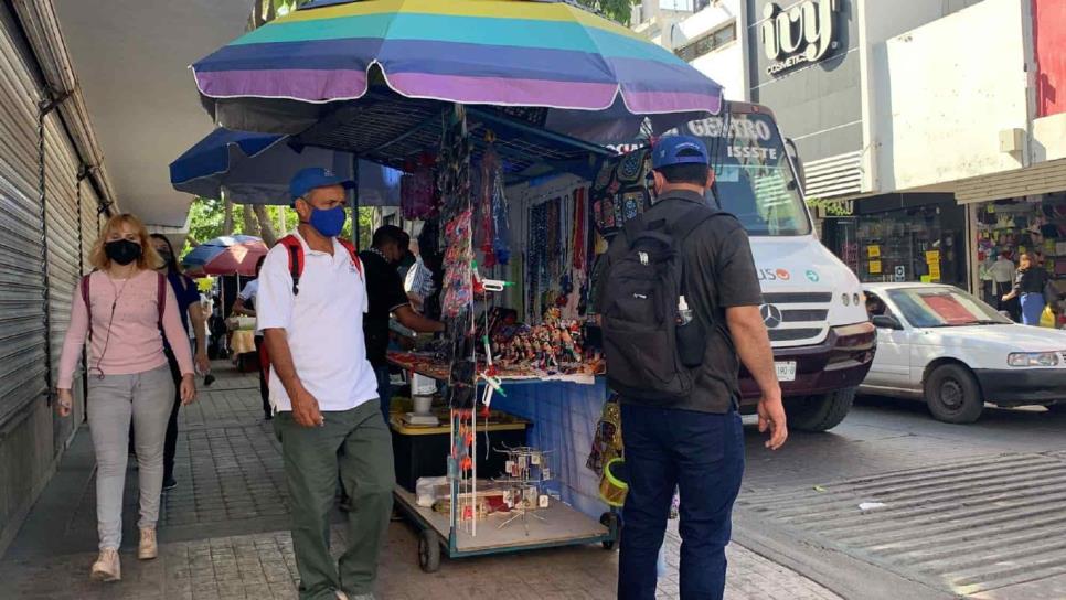 En operativo retiran mercancía en banquetas del Centro de Culiacán