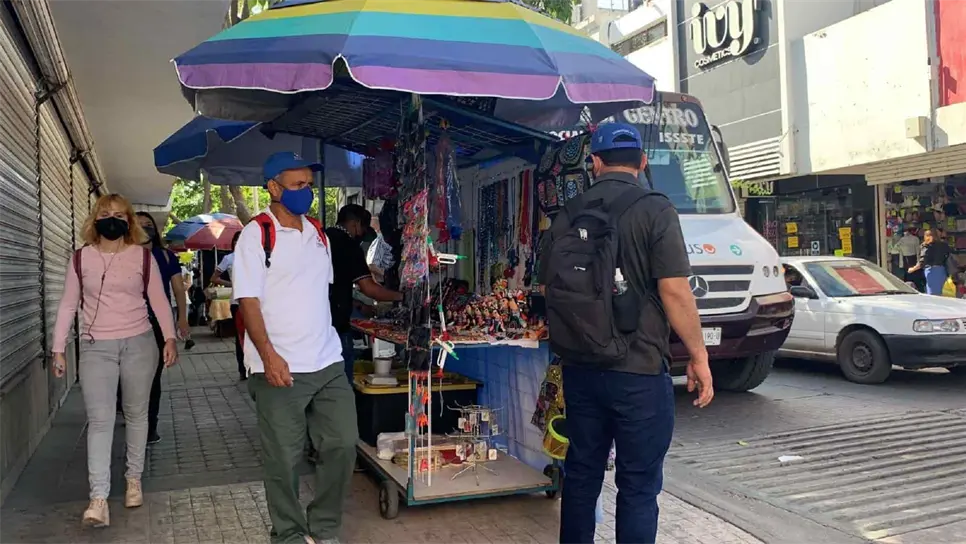¡Operación barredora! Van contra establecimientos que invadan banquetas en Culiacán