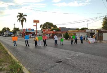 Trabajadores de salud bloquean de nuevo el bulevar Macario Gaxiola y piden soluciones