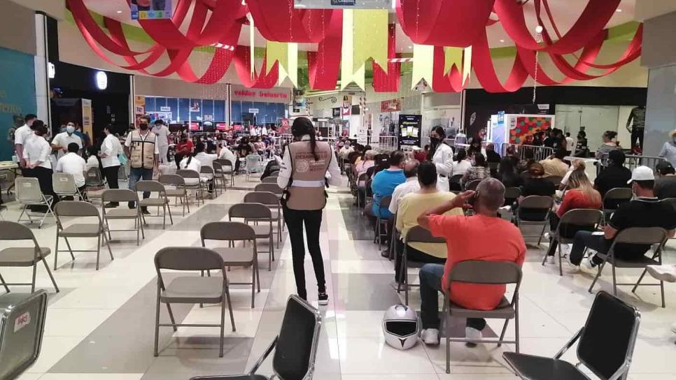 Se vacunan 580 personas del grupo «rezagado» en Los Mochis