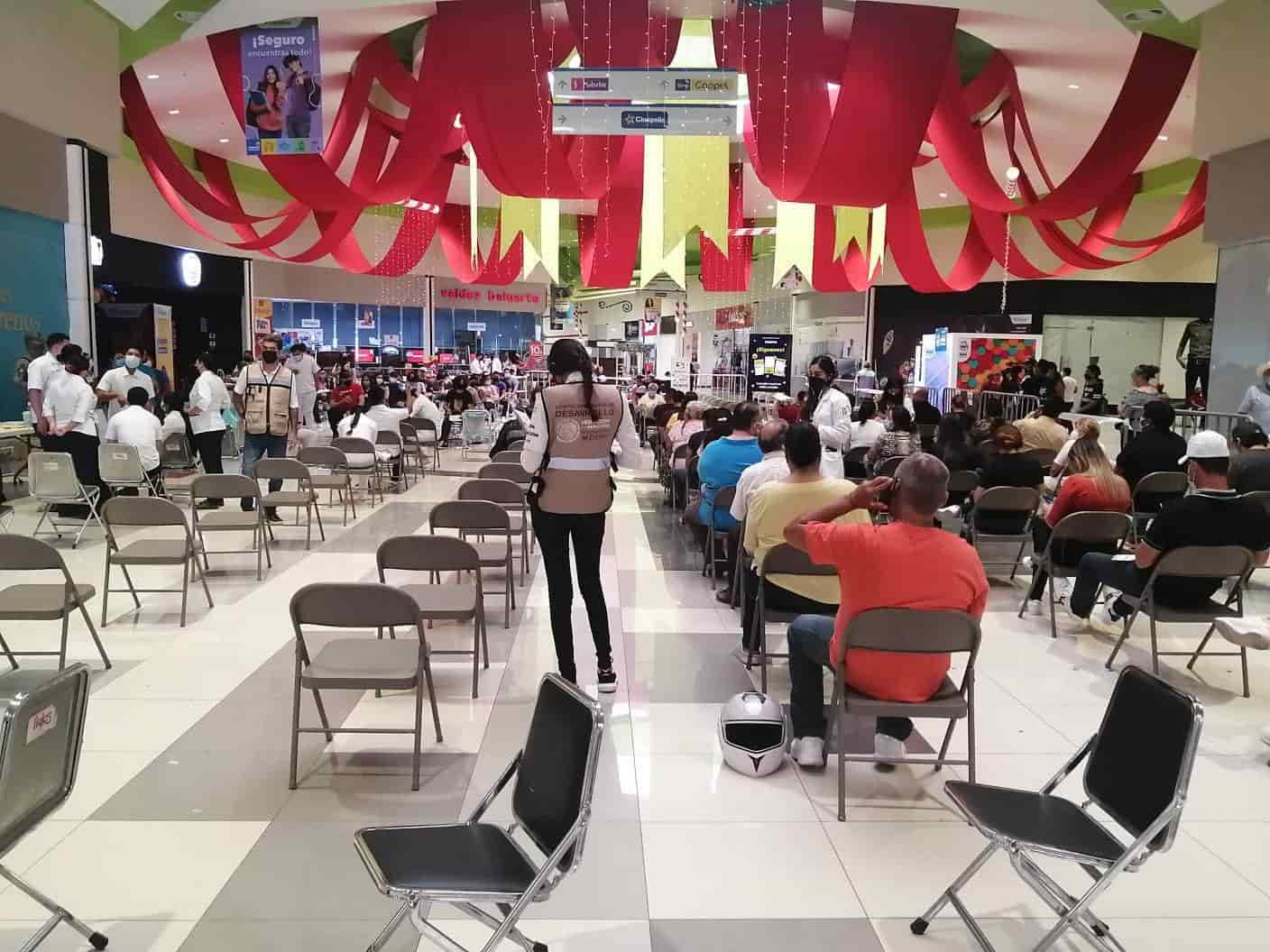 Se vacunan 580 personas del grupo «rezagado» en Los Mochis