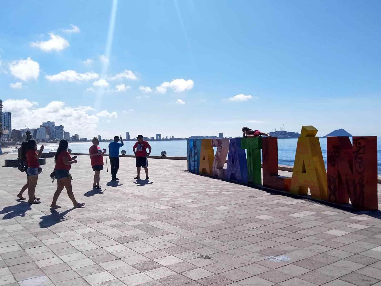 Turistas y trabajadores de la obra, quienes más sufren de golpes de calor en Mazatlán