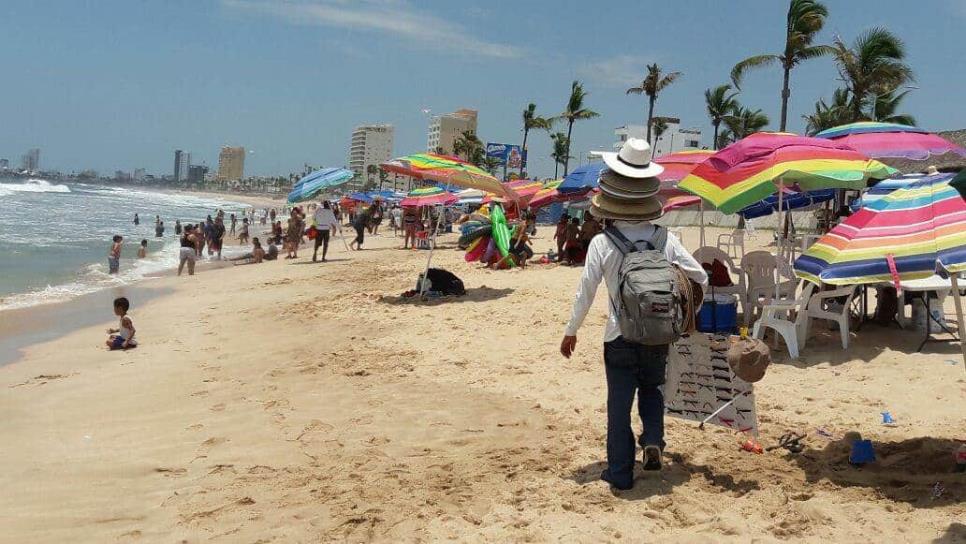 Comerciantes de playa de Mazatlán piden a Profepa poner orden