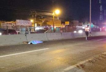 Muere atropellada al cruzar por debajo de puente peatonal, en Mazatlán