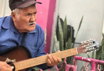 Don Arnulfo vive «cruzando cerros y arroyos» con la música