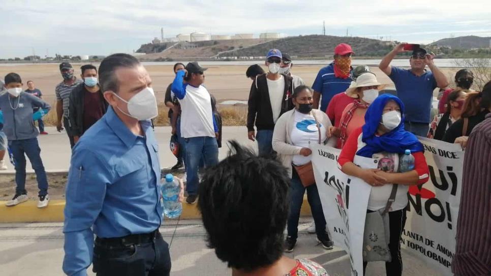 #AquiNo bloquea acceso al puerto de Topolobampo