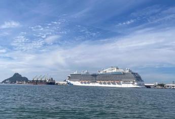 Llega crucero al puerto de Mazatlán