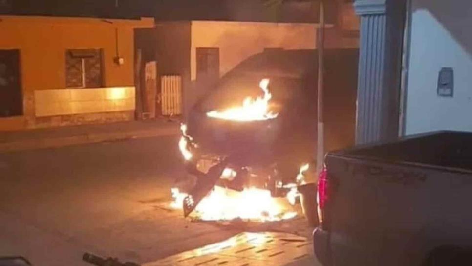 Fuego arrasa con tres camionetas del expresidente de Escuinapa