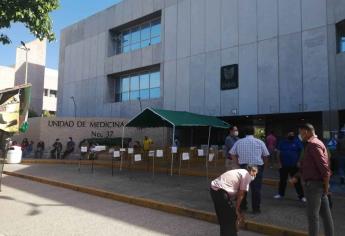 Bebé queda grave tras vacuna en el IMSS, ahora le niegan rehabilitación.