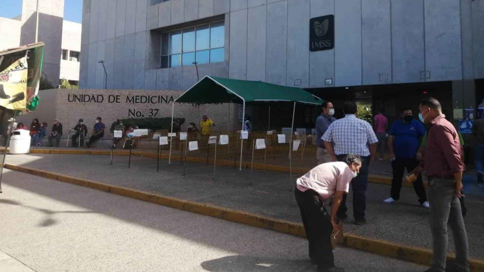 Se quejan de largas filas y falta de médicos en Clínica 37 del IMSS