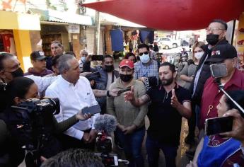 Alcalde de Ahome atiende a locatarios del callejón Agustín Melgar en Los Mochis