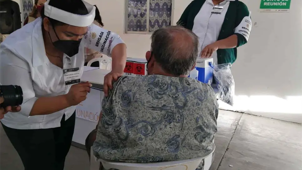 Esta semana se aplicará tercera vacuna de Pfizer a adultos mayores de 60 años