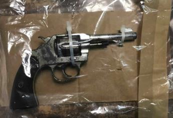 Policías municipales detienen a sujeto con arma de fuego, en Mazatlán
