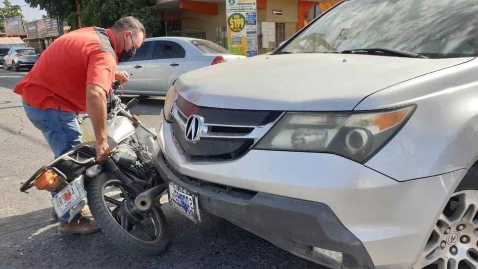 Motociclista queda lesionado tras accidente en Guamúchil