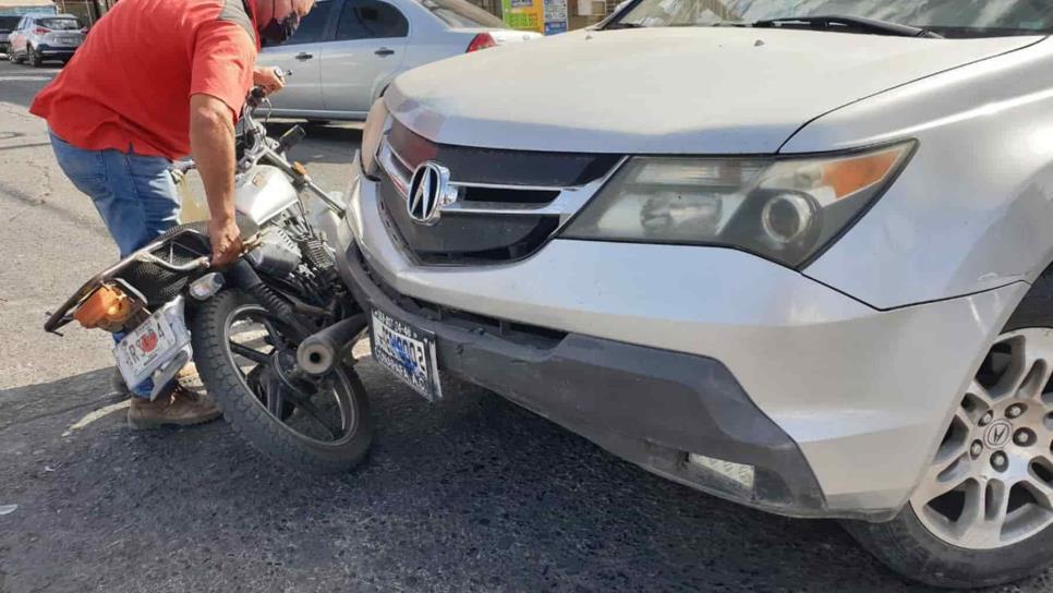 Motociclista resulta lesionado tras sufrir accidente en Guamúchil