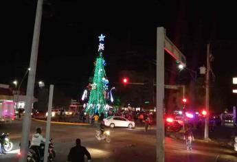 Encienden el pino de Navidad e inauguran la Villa Navideña en Los Mochis