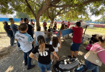 Fue homenajeado por 23 años en el deporte y lo corren; padres piden su regreso