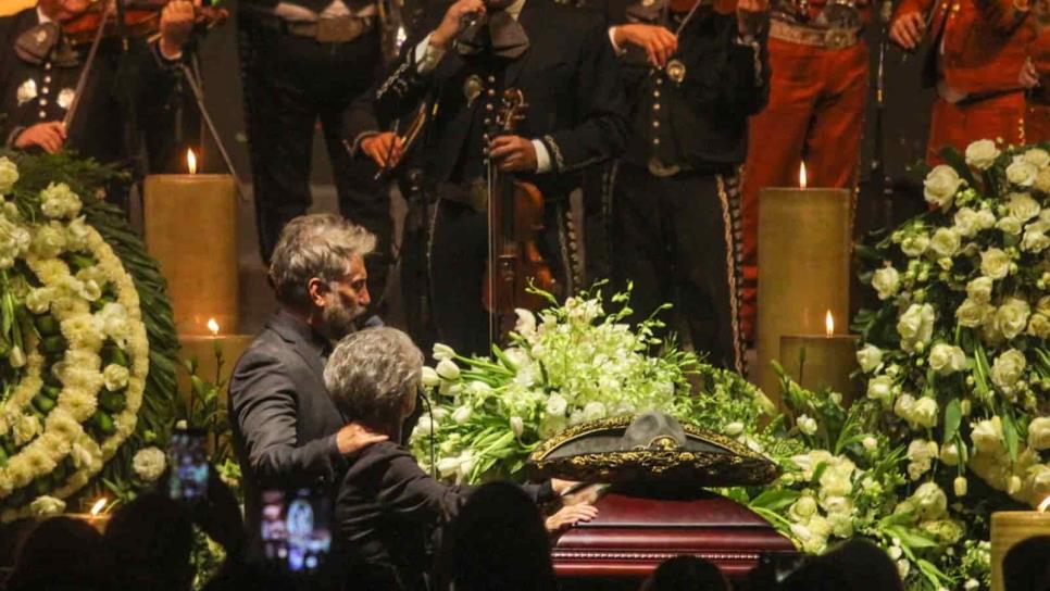 Despiden con homenaje a Vicente Fernández en Guadalajara