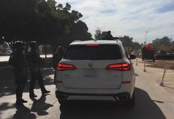 Recuperan en Culiacán camioneta de lujo robada en EE.UU.