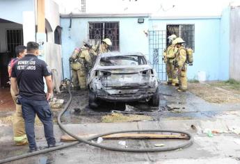 Se incendia una casa y un carro en Los Portales