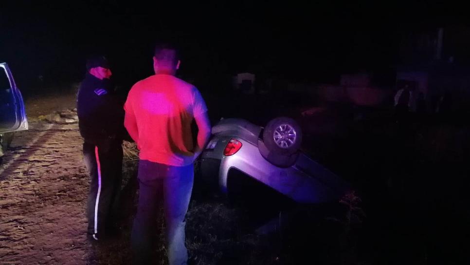 Conductor cae a canal de riego en Los Mochis