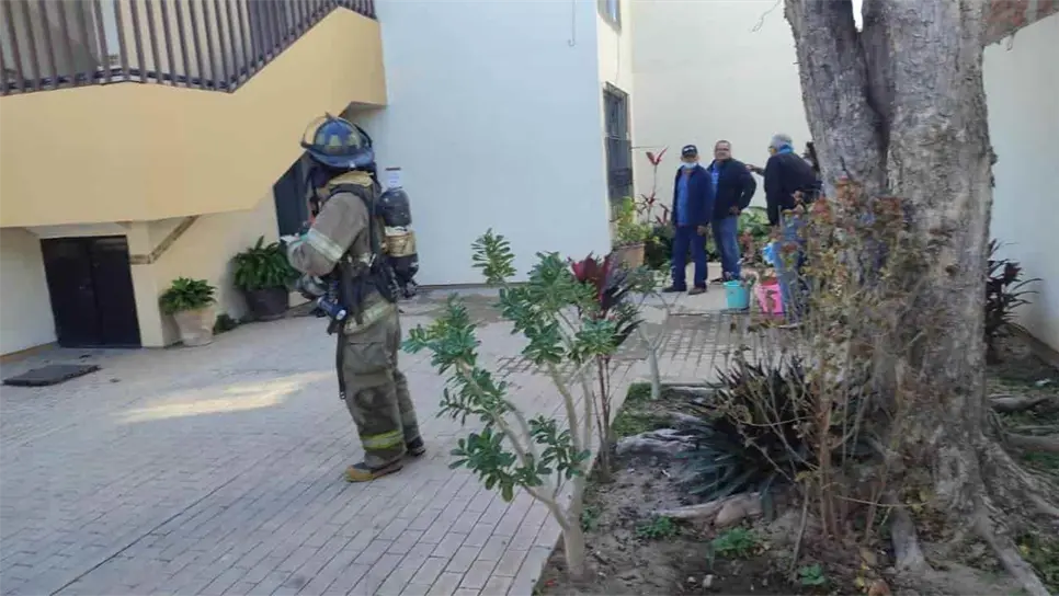 Incendio por fuga de gas moviliza a cuerpos de emergencia en Los Mochis