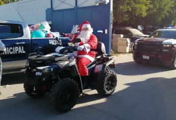 Policías llevan regalos a niños de Ahome con el arranque del «Policlaus»