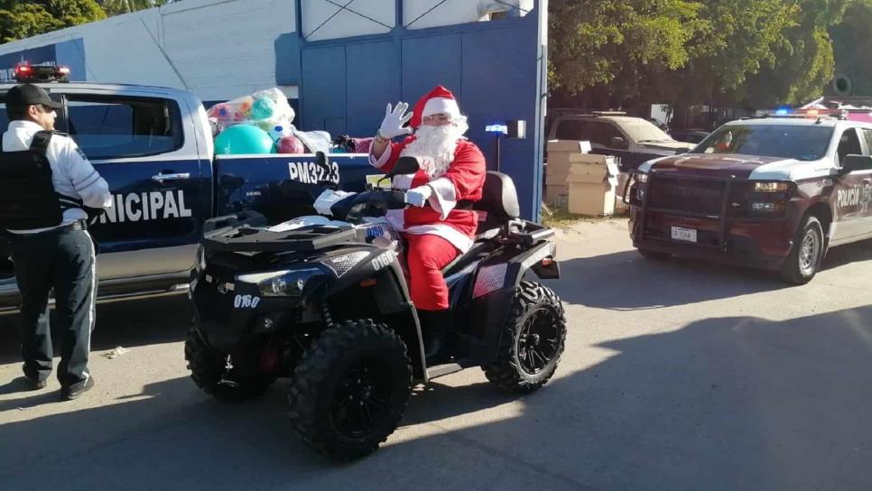 Policías llevan regalos a niños de Ahome con el arranque del «Policlaus»