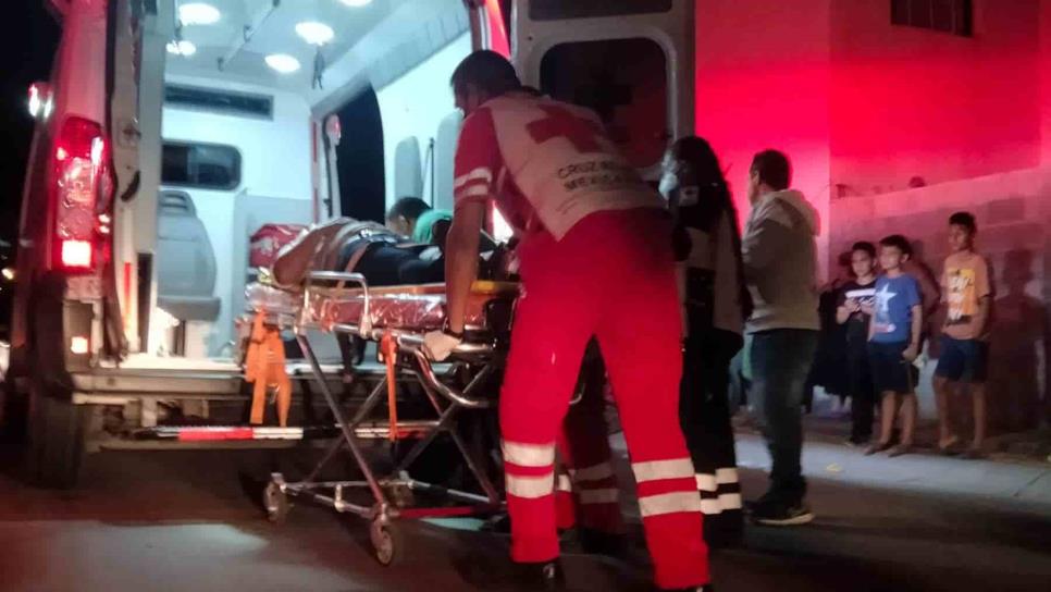 Mujer queda herida tras ser embestida por un auto en Alturas del Sur, en Culiacán