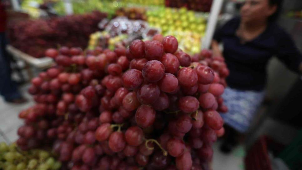 ¿Vas a pedir deseos? El kilo de uva alcanza hasta los 80 pesos