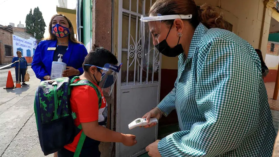 SEP pide acatar medidas contra la covid en el regreso a clases